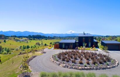 Exterior-view-parking-area-Harakeke-Boutique-Accommodation-Tasman-NZ Exterior-view-parking-area-Harakeke-Boutique-Accommodation-Tasman-NZ